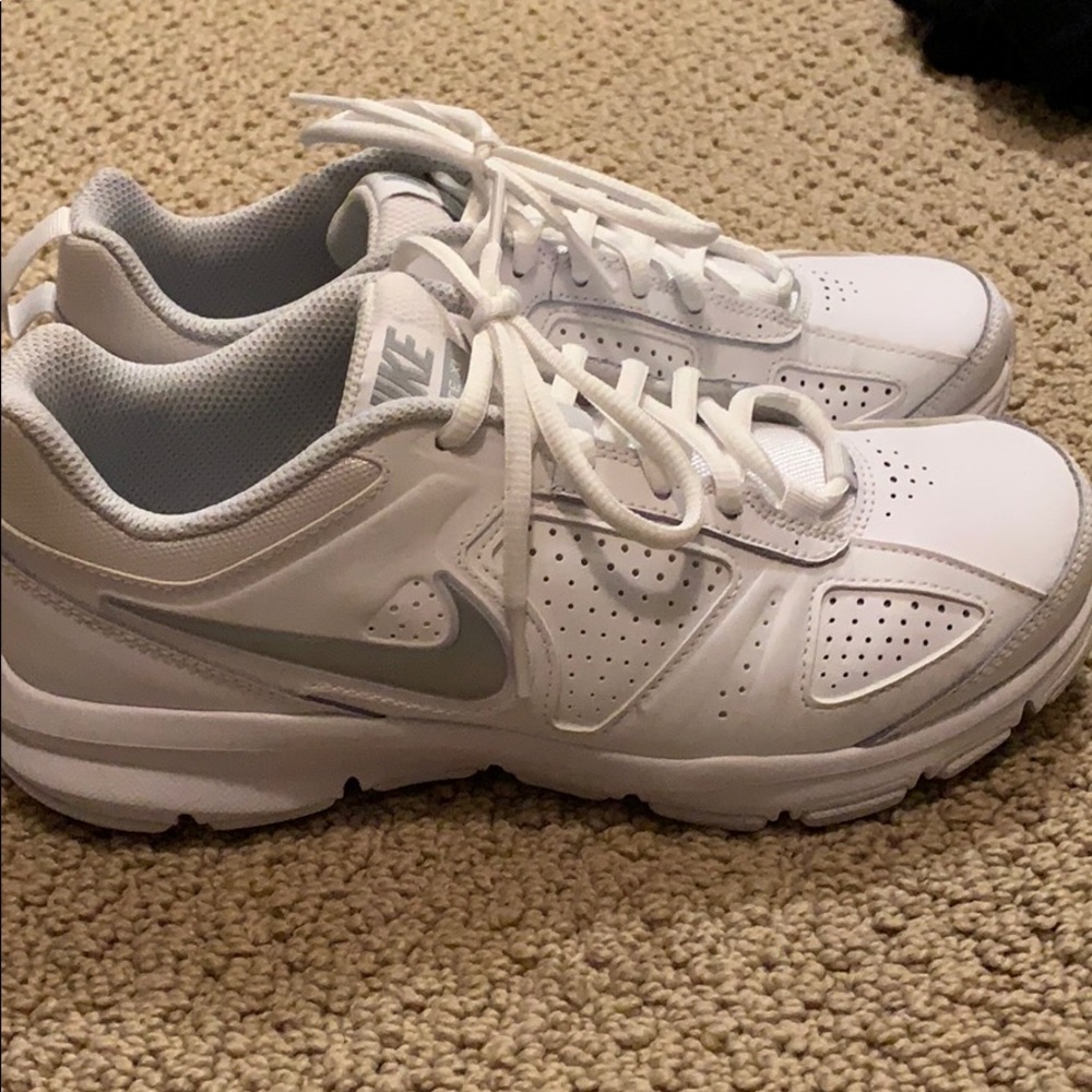 Nike T-lite XL women’s tennis shoe